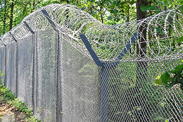 chainlink fence with coil Manufacturers in Pune